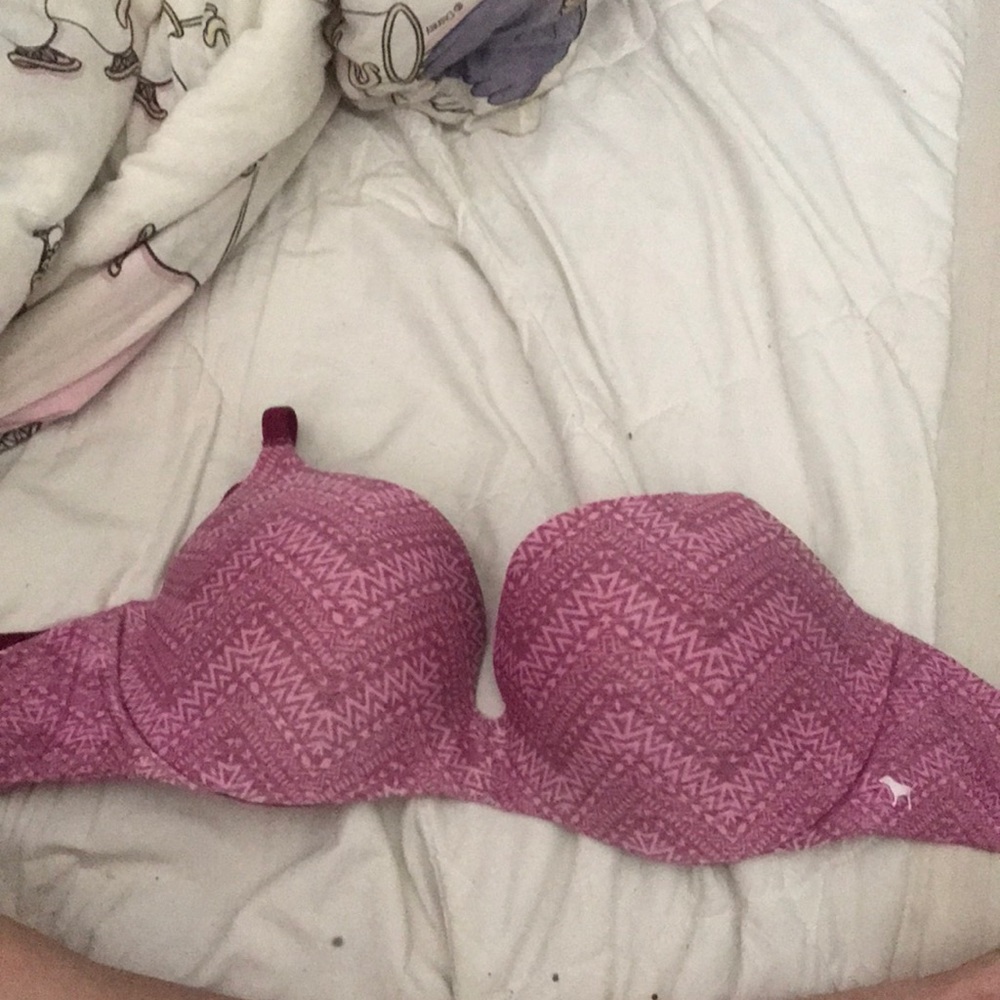 VS pink bra